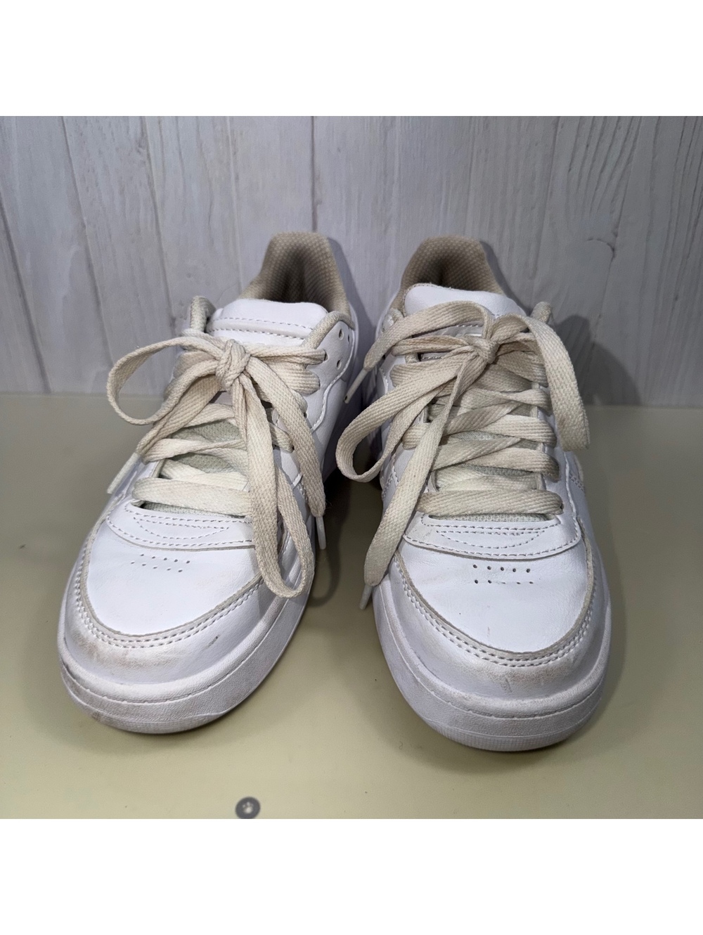 Heelys Rezerve Youth Size 3 White Wheeled Sneakers